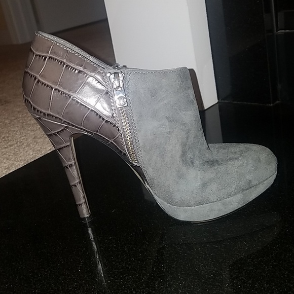 Michael Kors ankle booties - Picture 4 of 5